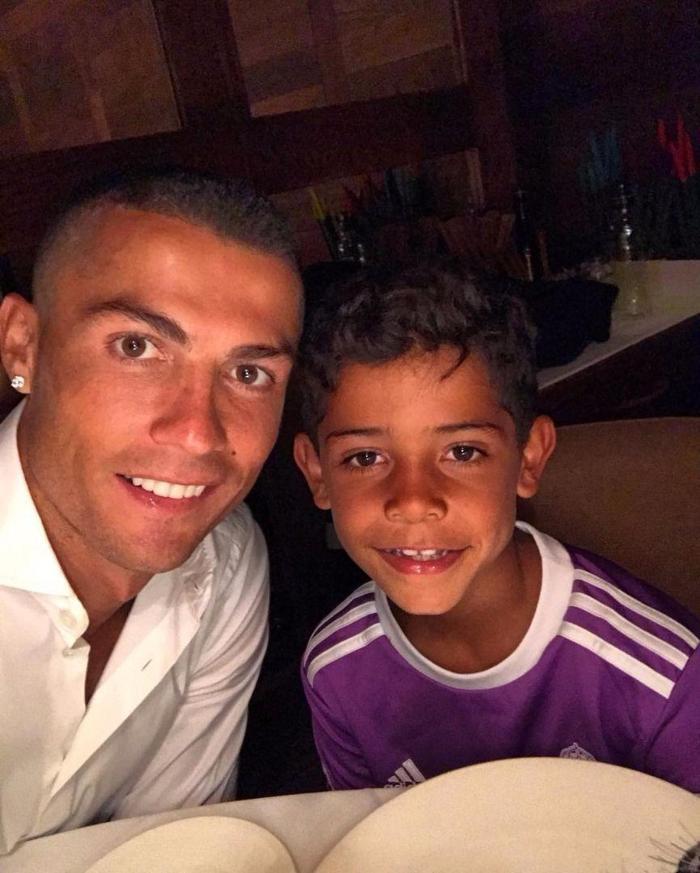 Cristiano Ronaldonun yeni imajı alay konusu oldu