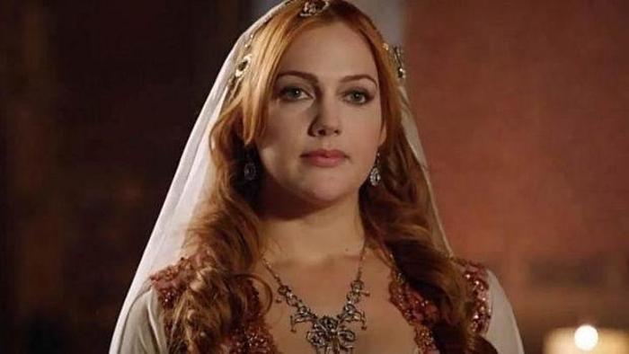 Yeni bir aşk mı Meryem Uzerli ve Emmanuel Adebayor karşılıklı takibe başladı