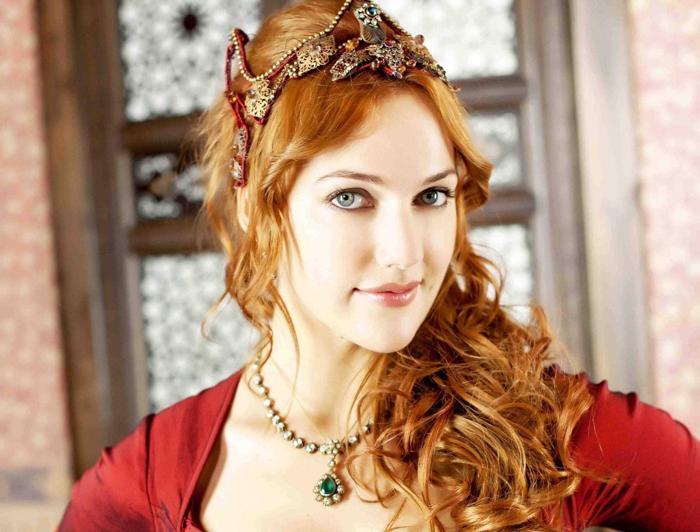 Yeni bir aşk mı Meryem Uzerli ve Emmanuel Adebayor karşılıklı takibe başladı