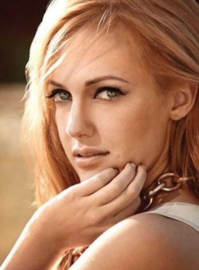 Yeni bir aşk mı Meryem Uzerli ve Emmanuel Adebayor karşılıklı takibe başladı