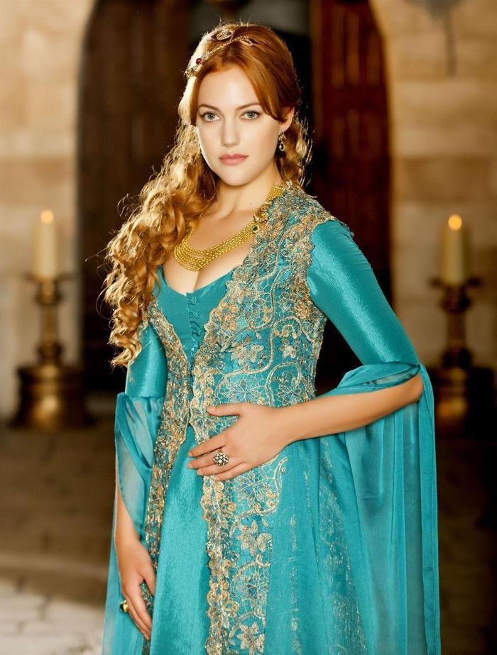 Yeni bir aşk mı Meryem Uzerli ve Emmanuel Adebayor karşılıklı takibe başladı