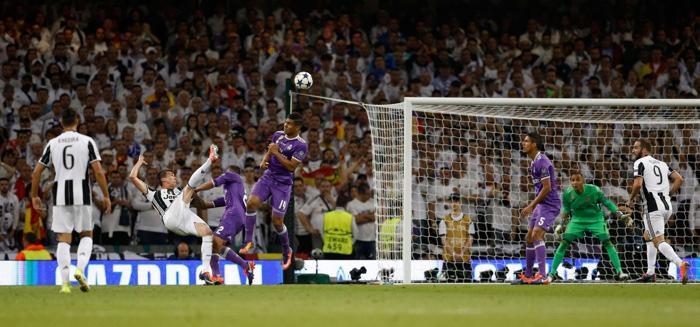İşte Mandzukicin Real Madride attığı röveşata golü