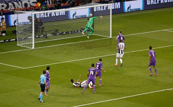 İşte Mandzukicin Real Madride attığı röveşata golü