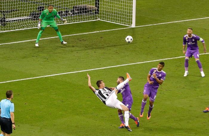 İşte Mandzukicin Real Madride attığı röveşata golü