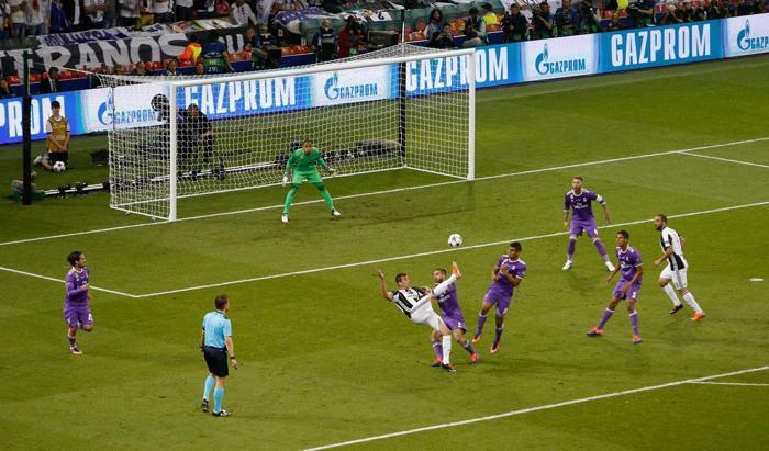 İşte Mandzukicin Real Madride attığı röveşata golü