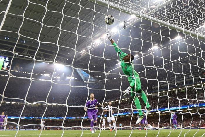İşte Mandzukicin Real Madride attığı röveşata golü