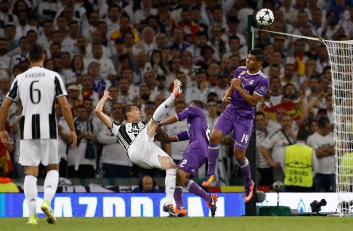 İşte Mandzukicin Real Madride attığı röveşata golü
