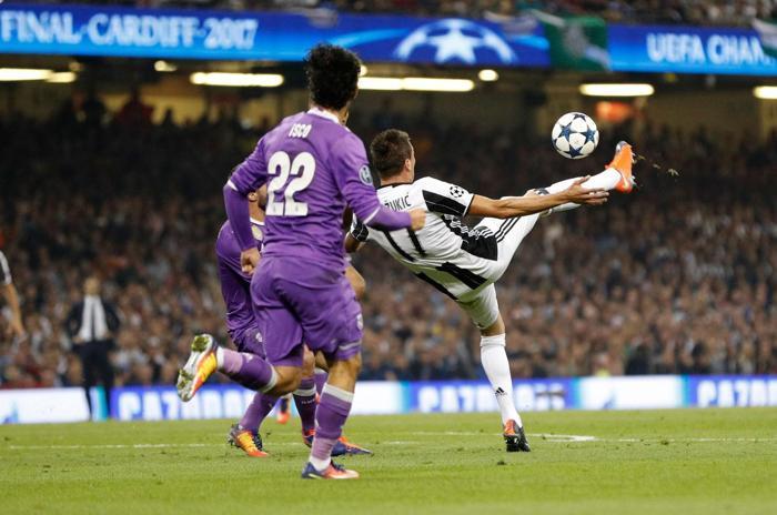 İşte Mandzukicin Real Madride attığı röveşata golü
