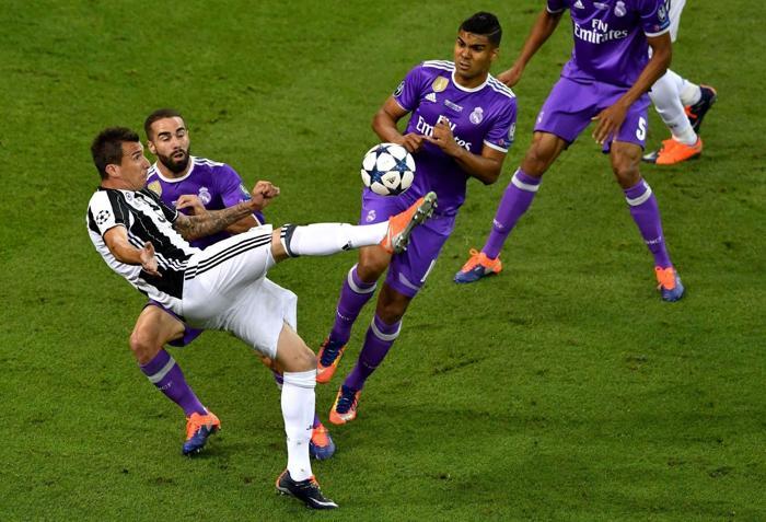 İşte Mandzukicin Real Madride attığı röveşata golü