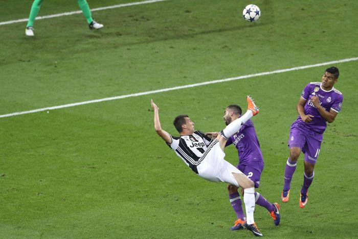 İşte Mandzukicin Real Madride attığı röveşata golü