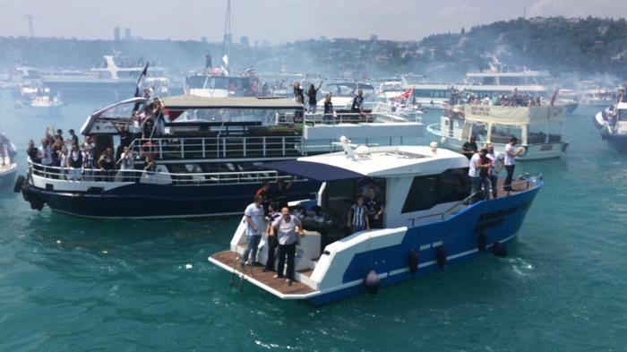Beşiktaş donanması İstanbul Boğazında