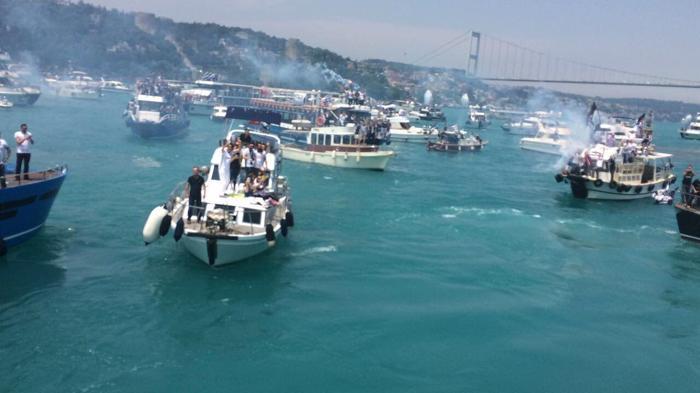 Beşiktaş donanması İstanbul Boğazında