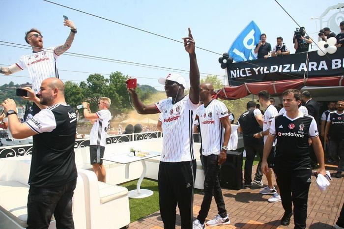 Beşiktaş donanması İstanbul Boğazında
