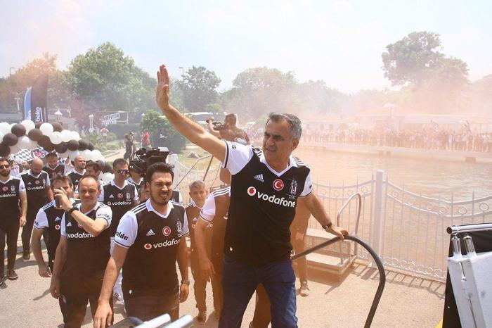 Beşiktaş donanması İstanbul Boğazında