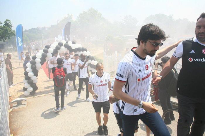 Beşiktaş donanması İstanbul Boğazında