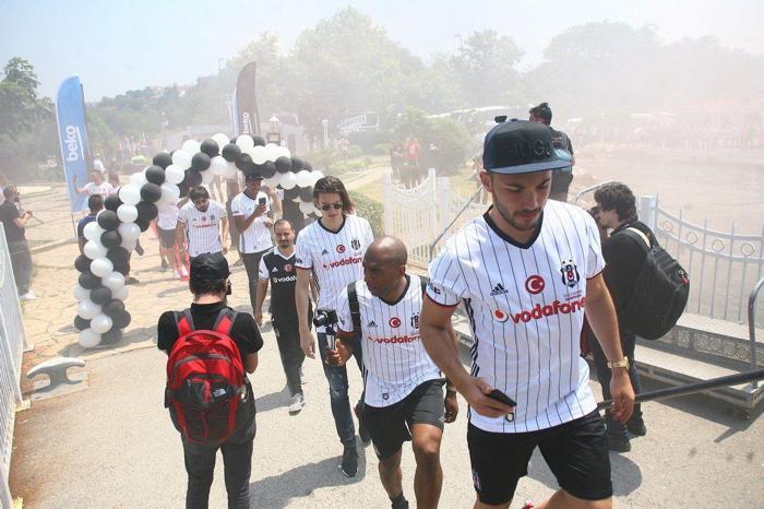 Beşiktaş donanması İstanbul Boğazında