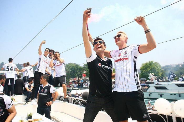 Beşiktaş donanması İstanbul Boğazında