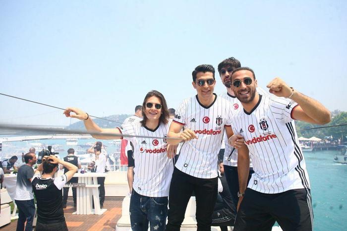 Beşiktaş donanması İstanbul Boğazında