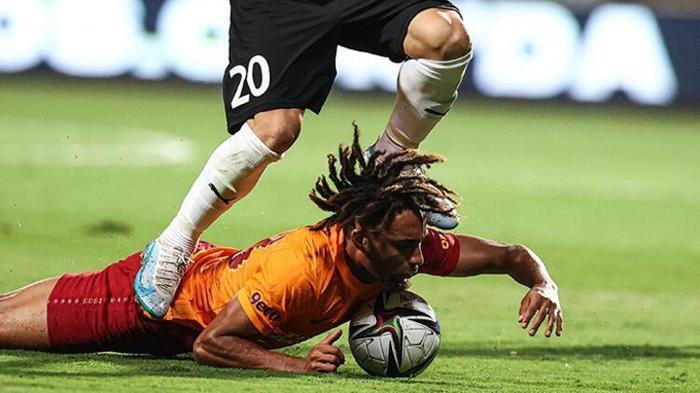 Son dakika Galatasaray haberi Fatih Terim Trabzonspor maçı öncesinde iki futbolcuyla özel görüştü