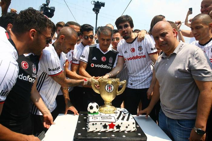 Beşiktaş donanması İstanbul Boğazında