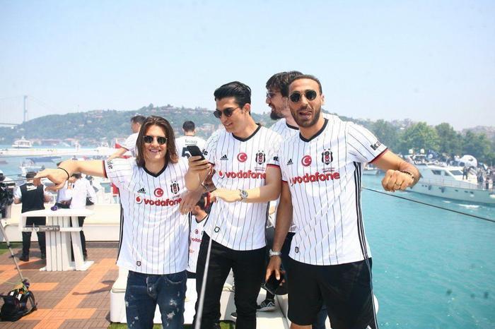 Beşiktaş donanması İstanbul Boğazında