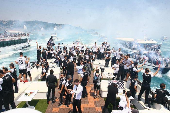 Beşiktaş donanması İstanbul Boğazında