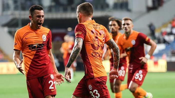 Son dakika Galatasaray haberi Fatih Terim Trabzonspor maçı öncesinde iki futbolcuyla özel görüştü