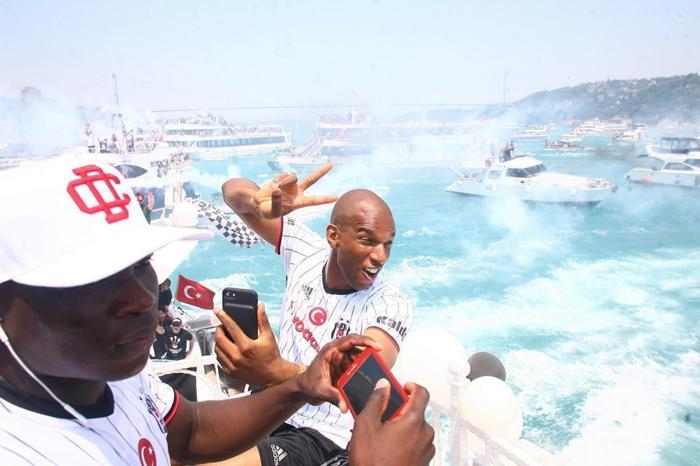 Beşiktaş donanması İstanbul Boğazında