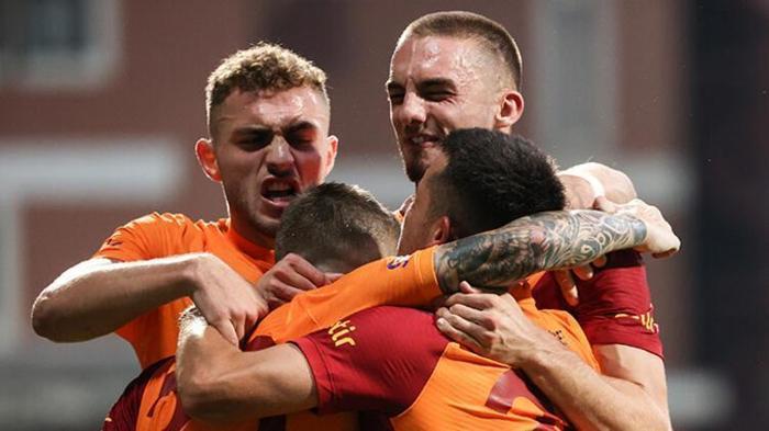 Son dakika Galatasaray haberi Fatih Terim Trabzonspor maçı öncesinde iki futbolcuyla özel görüştü