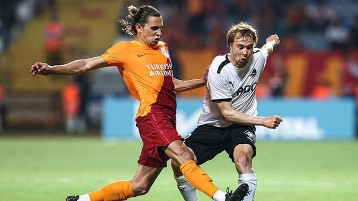 Son dakika Galatasaray haberi Fatih Terim Trabzonspor maçı öncesinde iki futbolcuyla özel görüştü