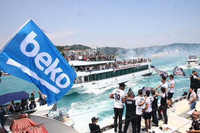 Beşiktaş donanması İstanbul Boğazında