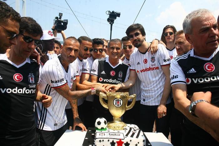 Beşiktaş donanması İstanbul Boğazında