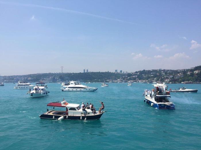 Beşiktaş donanması İstanbul Boğazında