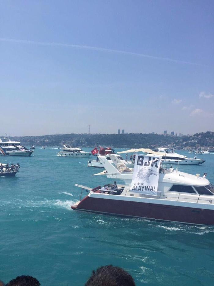Beşiktaş donanması İstanbul Boğazında