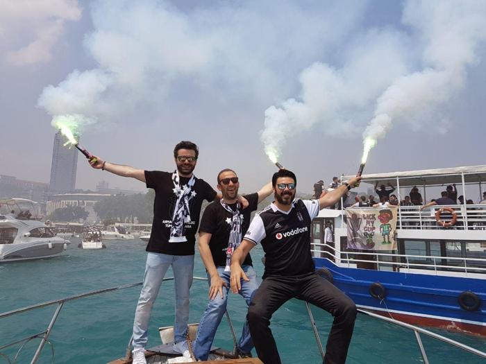 Beşiktaş donanması İstanbul Boğazında