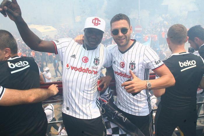 Beşiktaş donanması İstanbul Boğazında