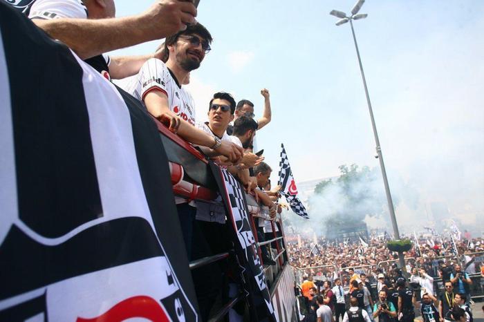 Beşiktaş donanması İstanbul Boğazında