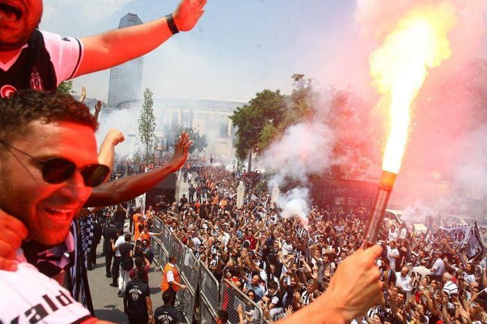 Beşiktaş donanması İstanbul Boğazında