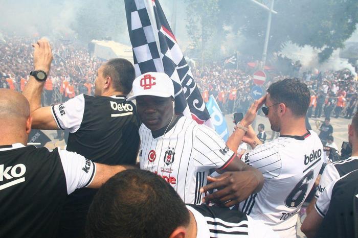 Beşiktaş donanması İstanbul Boğazında