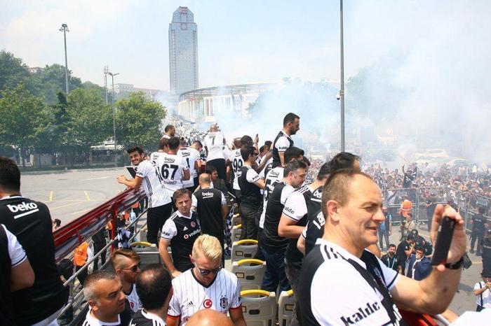 Beşiktaş donanması İstanbul Boğazında