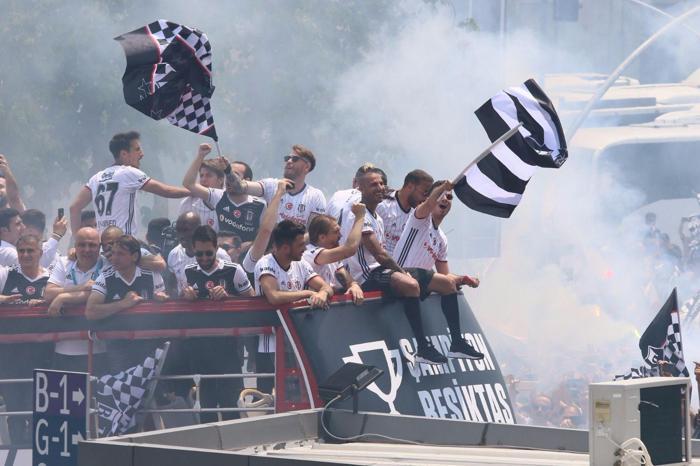 Beşiktaş donanması İstanbul Boğazında
