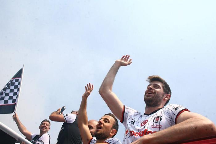 Beşiktaş donanması İstanbul Boğazında