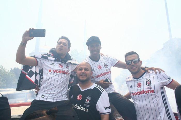 Beşiktaş donanması İstanbul Boğazında