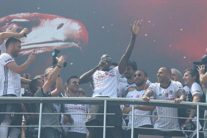 Beşiktaş donanması İstanbul Boğazında