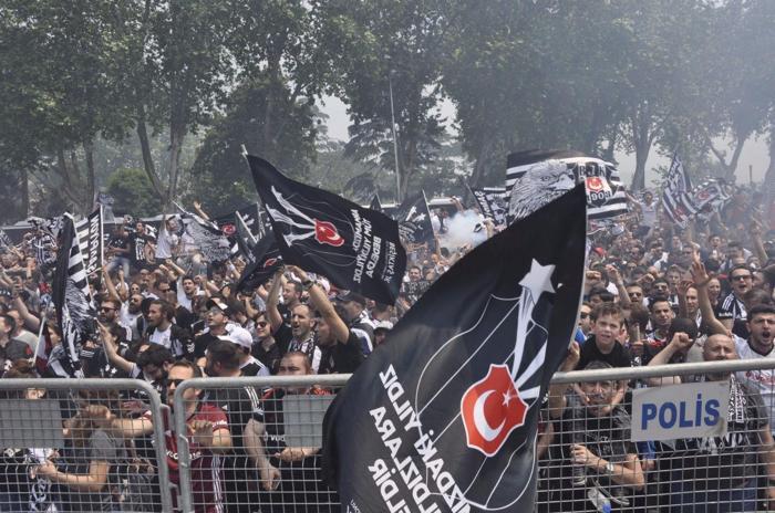Beşiktaş donanması İstanbul Boğazında