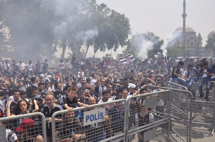 Beşiktaş donanması İstanbul Boğazında
