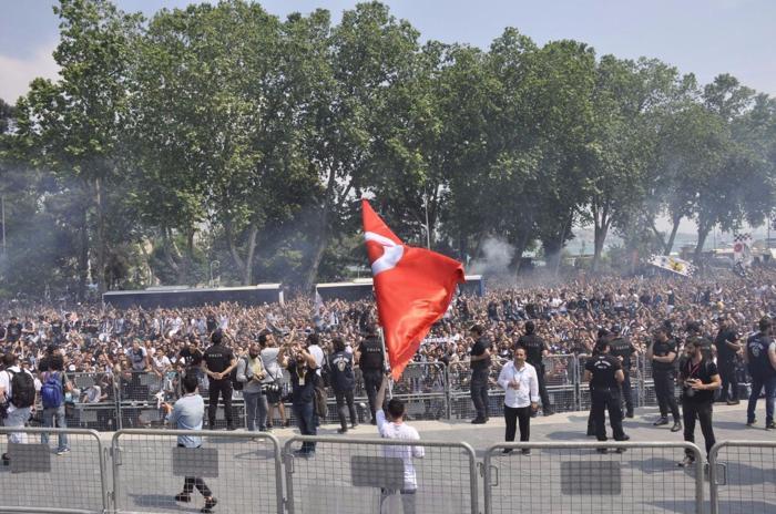 Beşiktaş donanması İstanbul Boğazında