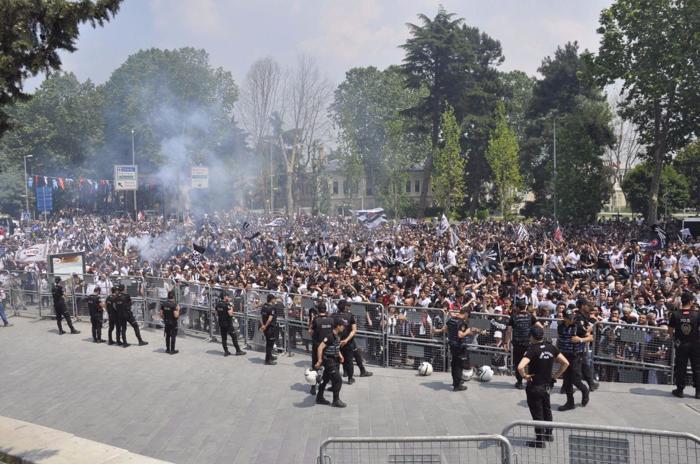 Beşiktaş donanması İstanbul Boğazında