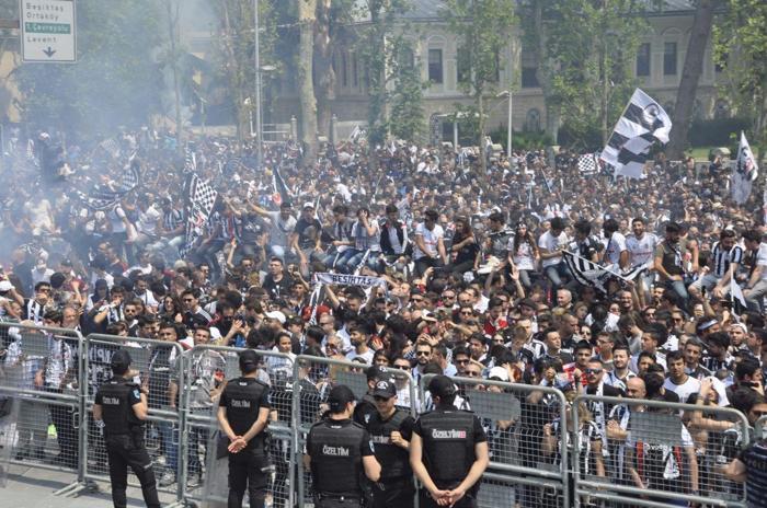 Beşiktaş donanması İstanbul Boğazında