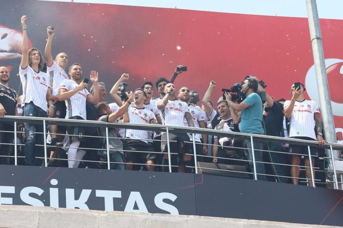Beşiktaş donanması İstanbul Boğazında